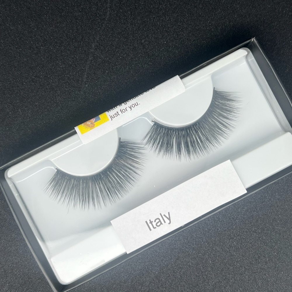 Hello I have Mink Lashes for sale . Reusable,durable and on the go .